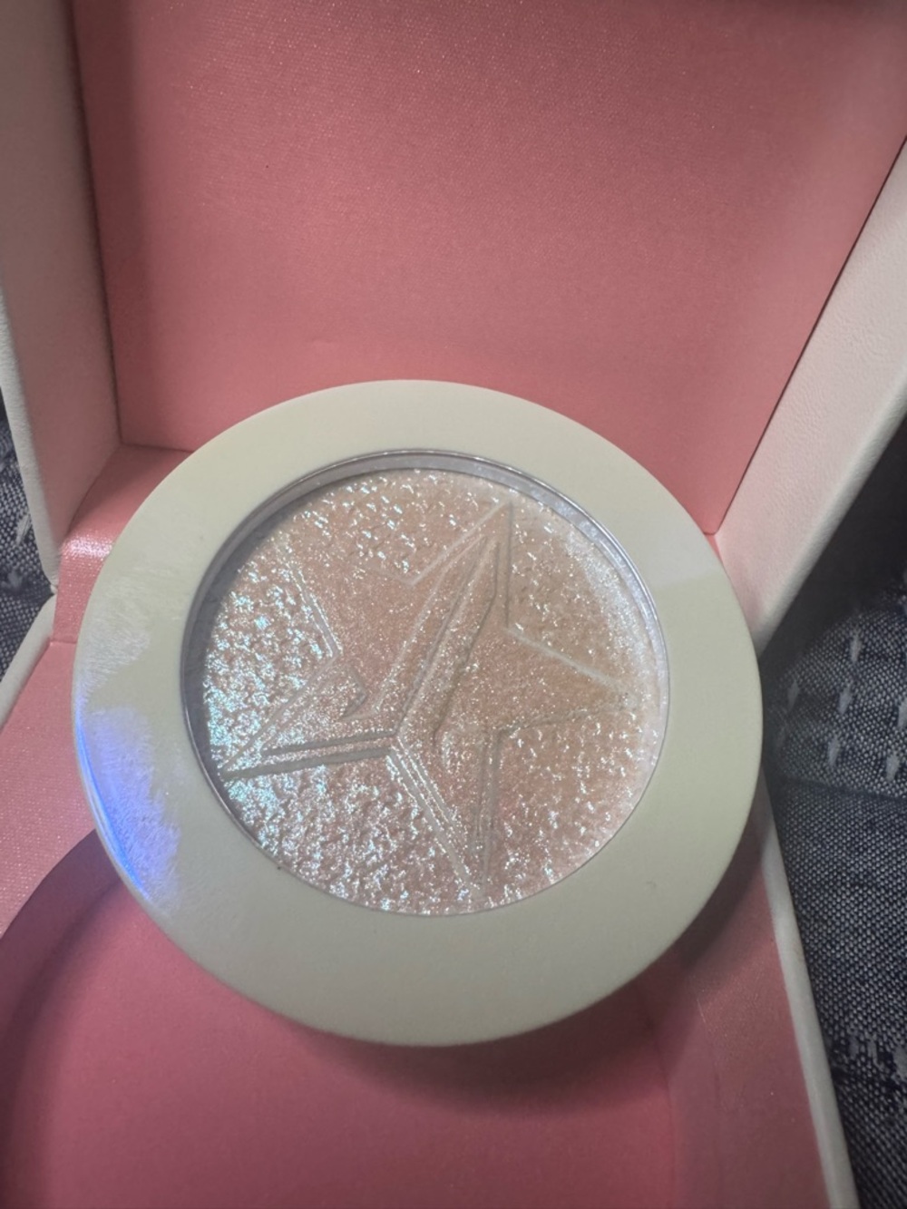 Jeffree Star Cosmetics Extreme Frost
Highlighting Powder Gag Me NEW IN BOX - Picture 4 of 8